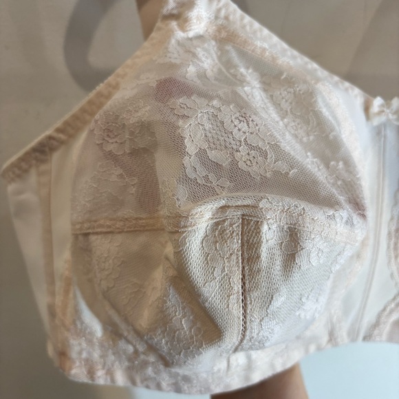 TRIUMPH Sz D100 Cream Lace Bra Underwire Free Double Layes Adjustable NEW - Picture 2 of 7